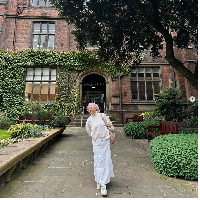 Inilah penampilan Zara saat masih berhijab. Dia kuliah di Universitas Newcastle, Inggris, jurusan arsitektur. Wanita 19 tahun ini sebelumnya sempat kuliah di Institut Teknologi Bandung, Jawa Barat. Foto: Dok. Instagram