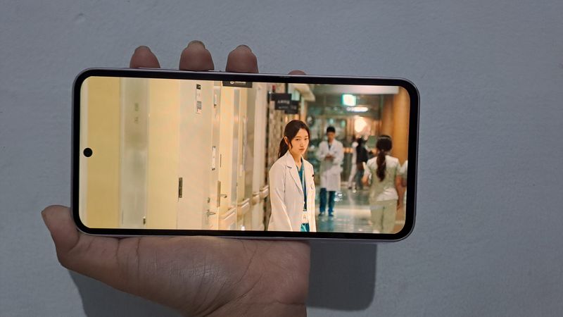 Teman nonton yang seru.