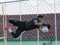 Liga 1: Andhika Bicara Soal Persaingannya dengan Ernando di Persebaya