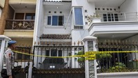 Direktorat Tindak Pidana Narkoba Bareskrim Polri berkerjasama dengan Direktorat Jenderal Bea Cukai (DJBC) serta Bea Cukai Bandara Soetta berhasil mengungkap laboratorium rahasia pembuatan ekstasi yang dikendalikan langsung gembong narkoba Fredy Pratama.