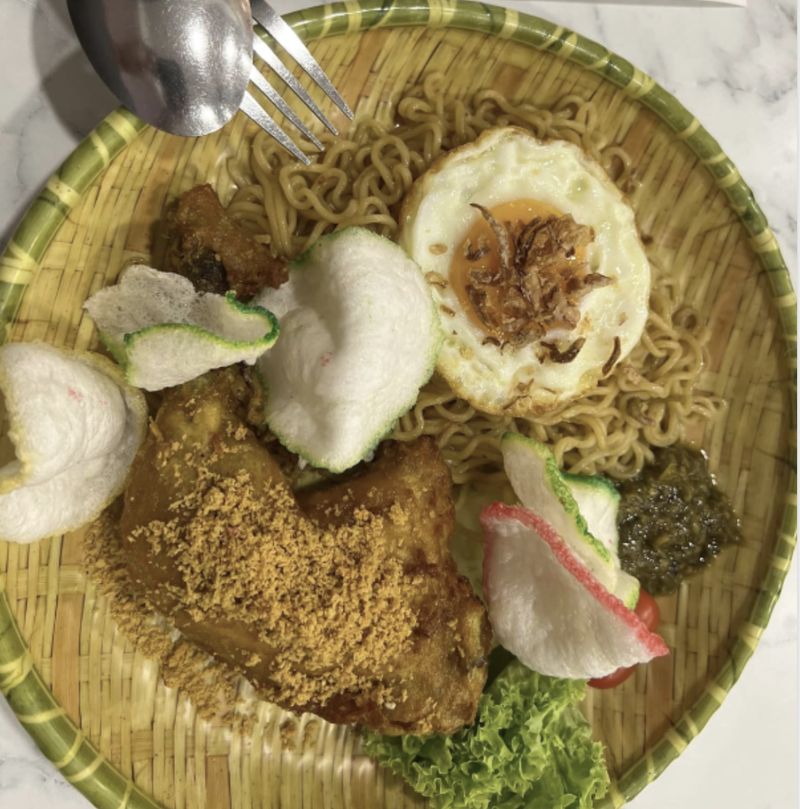 Beli Indomie Ayam Goreng Rp 147 Ribu, Pelanggan Ini Kaget Harganya Mahal