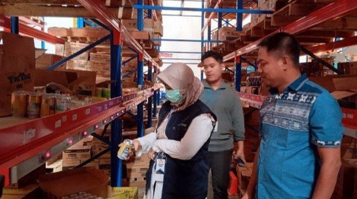 BPOM saat intensifikasi pengawasan di ritel-ritel Kota Palopo.