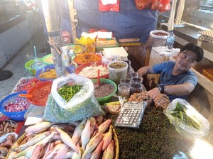 Bumbu Giling Rendang hingga Opor di Pasar Senen Banyak Diburu H-2 Lebaran