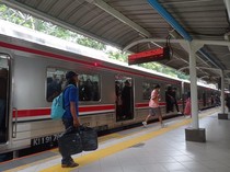 Viral Pria Rekam Wanita Diam-diam di Stasiun KRL Sudirman, Langsung Dilabrak