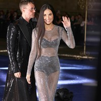Demi Moore termasuk salah satu bintang dunia yang menghadiri pesta ulang tahun ke-40 rumah mode Dolce & Gabbana di Milan, Italia, pada Sabtu (6/4/2024). Ia pun memberikan gaya maksimalnya. Foto: Robino Salvatore/GC Images