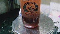Di Bekasi juga ada gerai es teh manis bernama Es Teh Planet Bekasi. Untuk varian original dibanderol Rp 5.000. Foto: Google Review