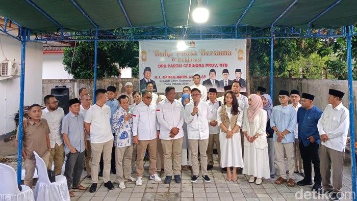 Gerindra deklarasi dukungan kepada Lalu Pathul Bahri maju di Pilgub NTB 2024. Gerindra deklarasi dukungan kepada Lalu Pathul Bahri maju di Pilgub NTB 2024.