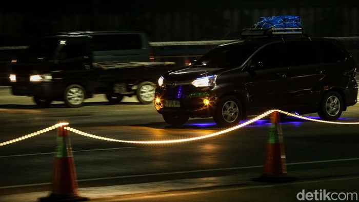 H-2 Lebaran, Tol Cikampek Senin Malam Lancar Pada H-2 Lebaran tepatnya pada Senin (8/4) malam, lalu lintas di Tol Jakarta-Cikampek terpantau lancar. Begini potretnya.