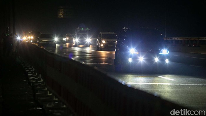Pada H-2 Lebaran tepatnya pada Senin (8/4) malam, lalu lintas di Tol Jakarta-Cikampek terpantau lancar. Begini potretnya.