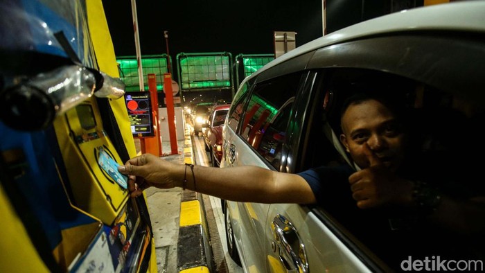 Pada H-2 Lebaran tepatnya pada Senin (8/4) malam, lalu lintas di Tol Jakarta-Cikampek terpantau lancar. Begini potretnya.