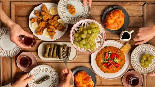 Ilustrasi makanan khas lebaran. (Freepik)