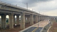 Masyarakat yang hendak menggunakan Kereta Cepat Whoosh kini sudah dapat mengakses pintu masuk dan keluar di Jalan Tol Jakarta-Cikampek KM 1+842 arah Cikampek mulai Sabtu, 6 April 2024. Kehadiran akses pintu tol di KM 1+842 ini pun meningkatkan aksesibilitas penumpang Kereta Cepat Whoosh dari dan menuju Stasiun Halim. 