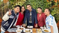 Pada berbagai acara yang dibawakannya, ia juga sempat ditantang untuk memasak. Ia membuktikan kemampuannya bersama Raffi Ahmad dan bintang tamu lainnya untuk menyajikan makanan yang enak. Foto: Instagram/jirayutdaa4official