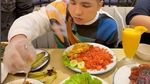 Jirayut Mudik ke Thailand, Ini Momennya Makan Seafood hingga Masak
