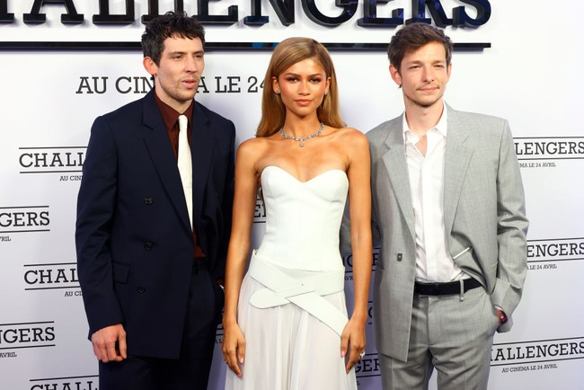 Penampilannya menuai pujian di media sosial. “Ya Tuhan, zendaya benar-benar Barbie yang dicelupkan ke dalam emas. Kecantikannya sangat tidak nyata,” puji salah satu netizen. Foto: WireImage/Marc Piasecki