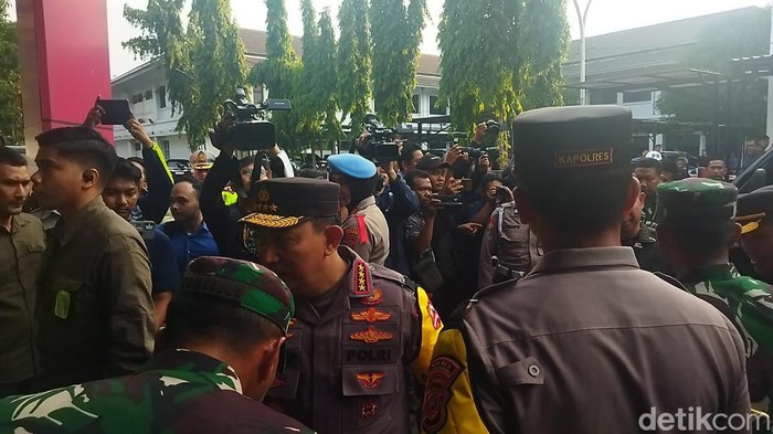 Kapolri, Panglima TNI, Menhub ke RSUD Karawang