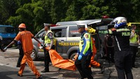 Kecelakaan tersebut mengakibatkan 12 orang tewas.