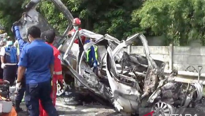 Perjalanan Tragis Sopir GranMax yang Melintas Ciamis-Jakarta Berakhir di Tol Japek