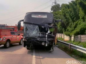 Sopir Bus yang Kecelakaan di Tol Japek Km 58: Tiba-tiba GranMax Nabrak