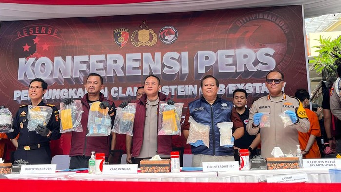 Konferensi pers kasus narkoba Fredy Pratama di Bareskrim Polri.
