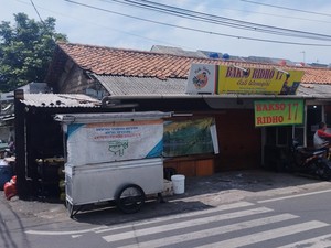 Penjual Gorengan Sebut Arie Febriant Cekcok dengan Pemobil Lain Setengah Jam