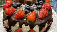 Ketelatenan seorang ibu memang patut diacungi jempol. Siapa yang menyangka jika kue yang cantik dengan hiasan yang presisi pada setiap bagiannya ini hanya dibuat oleh ibu rumah tangga? Foto: Bored Panda