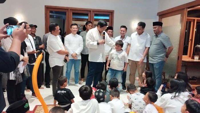 Maruarar Sirait di acara sosialisasi makan gratis ke anak-anak yatim piatu