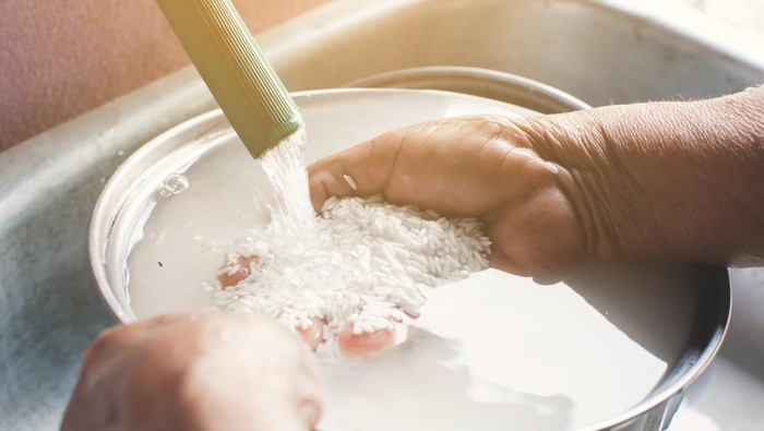 penjelasan mengenai mencuci beras sebelum dimasak