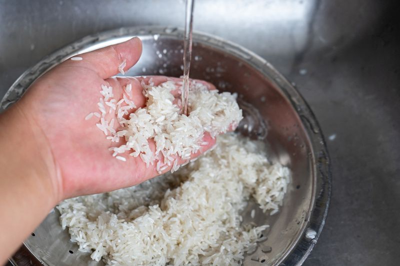 penjelasan mengenai mencuci beras sebelum dimasak