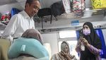 Momen Jokowi Sapa Pemudik di Stasiun Pasar Senen