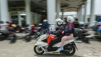 Masjid ini juga memiliki bedug besar bernama Rial yang terbuat dari bahan kayu jati.