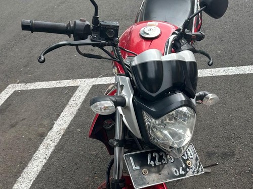 Mmotor Yamaha Vixion L 4233 JO yang ditemukan terparkir di pinggir Jalan Hutan Cekik, Kelurahan Gilimanuk, Jembrana, Bali, Minggu (7/4/2024).