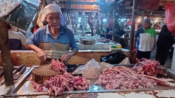 Lonjakan Permintaan Daging Sapi di Pasar Senen Menjelang Lebaran, Capai 50 Kg per Hari