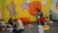 Area bermain anak tersebut bertujuan untuk mengisi luang waktu anak sambil menunggu kapal bersandar.