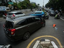 Penutup Putaran Balik di Jalur Pantura Tambun Dirusak, Bikin Jalan Macet