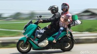Jelang Hari Raya Idul Fitri sejumlah pemudik dengan menggunakan kendaraan roda dua masih terus terlihat di jalur Pantura.