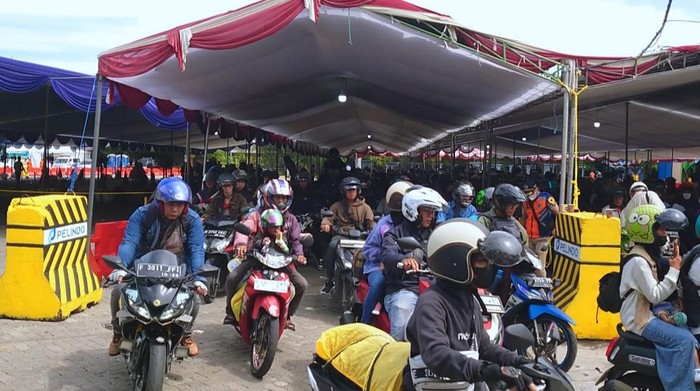 Penurunan Arus Pemudik Bermotor di Pelabuhan Ciwandan Sejak Siang Hari