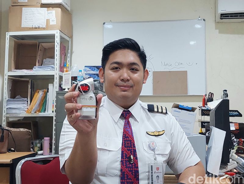 Persiapan awak kabin Batik Air sebelum terbang