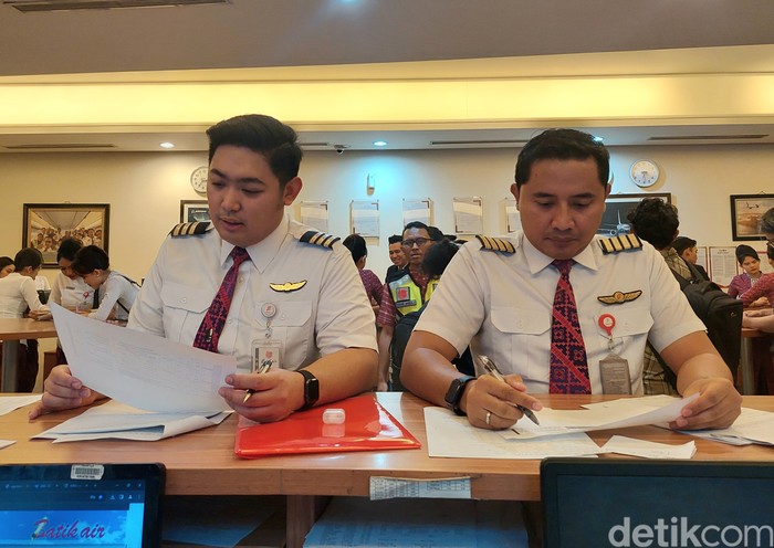 Persiapan awak kabin Batik Air sebelum terbang Persiapan awak kabin Batik Air sebelum terbang