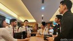 Foto: Intip Persiapan Pramugari dan Pilot Batik Air Sebelum Terbang