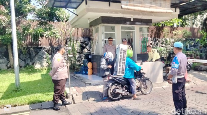 Polisi patroli rumah warga yang ditinggal mudik