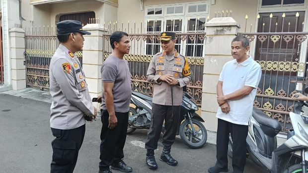 Polres Metro Tangerang Kota patroli rumah warga yang ditinggal mudik lebaran, Senin (7/4/2024).