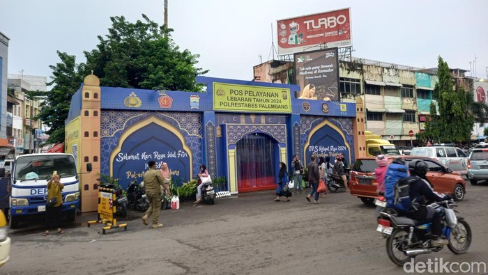 Pos Pelayanan di Bundaran Air Mancur Kota Palembang.