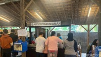Warung Joglo SI Embah juga punya pilihan bakso yang bisa diambil prasmanan. Bisa diambil di gerobak terpisah. Foto: Detikcom / Atiqa Rana