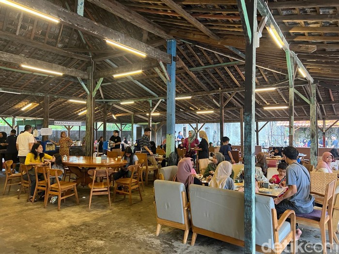 Puas Makan Nasi Rames Lauk Komplet di Restoran Ala Jawa di Bekasi!