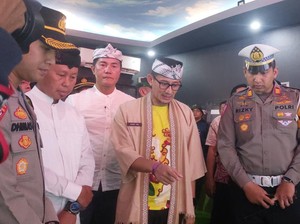 Sandiaga Tinjau Puncak Bogor, Minta Petugas Siap Hadapi Lonjakan Kendaraan