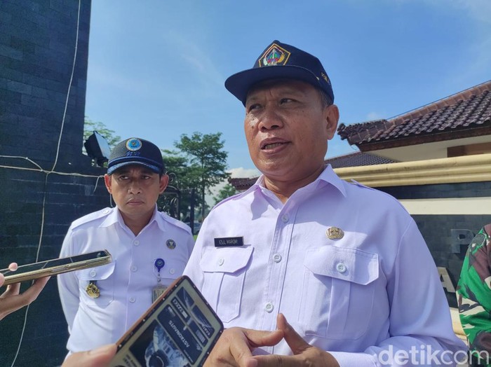 Sekda Kabupaten Blitar, Izul Marom
