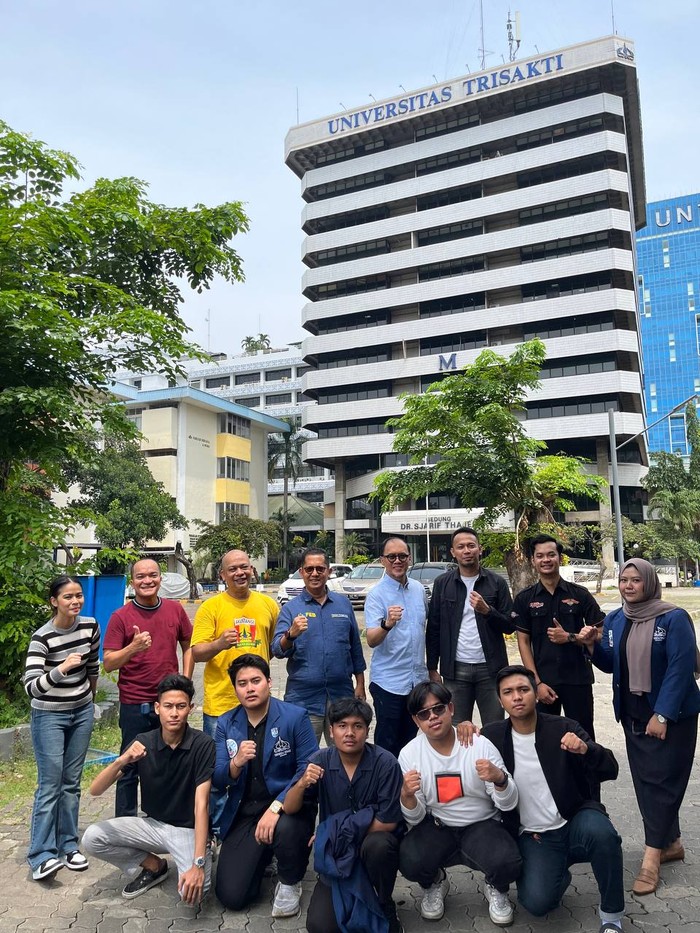 Ratusan pemudik tujuan Solo, Jombang dan Yogyakarta diberangkatkan serentak pada Sabtu (6/4/2024). Mereka merupakan mahasiswa, alumni dan karyawan Universitas Trisakti peserta mudik gratis yang digelar Ikatan Alumni Fakultas ekonomi dan Bisnis (IKAFEB) Trisakti.