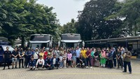 Ratusan pemudik tujuan Solo, Jombang dan Yogyakarta diberangkatkan serentak pada Sabtu (6/4/2024). Mereka merupakan mahasiswa, alumni dan karyawan Universitas Trisakti peserta mudik gratis yang digelar Ikatan Alumni Fakultas ekonomi dan Bisnis (IKAFEB) Trisakti.