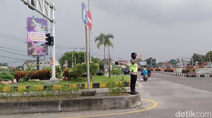 Pantauan Lalin di Simpang Karanglo Malang